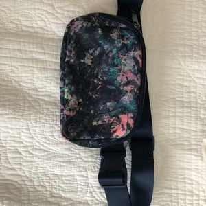 Everywhere belt bag